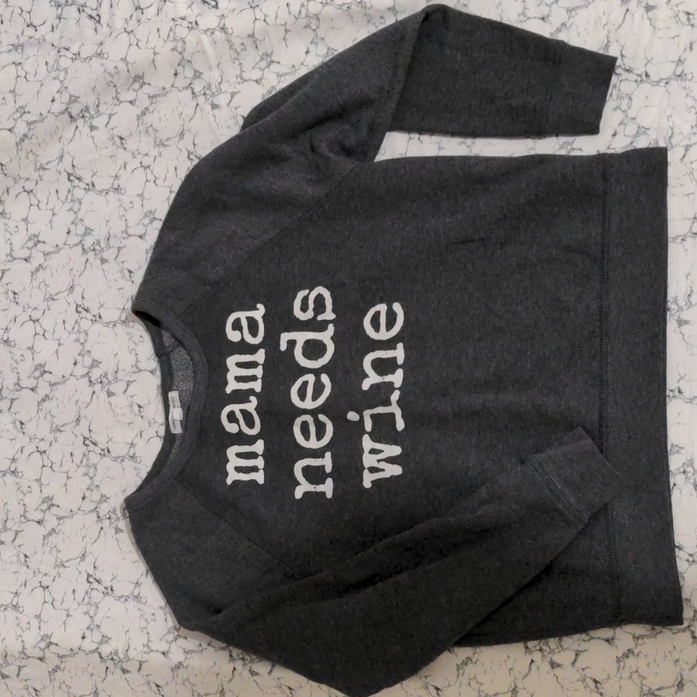 Cozy sweatshirt w/ graphic